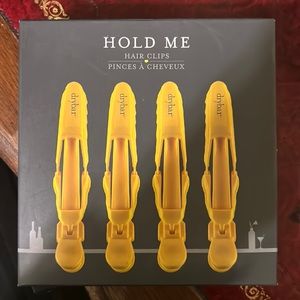 Dry bar. Hold me hair clips